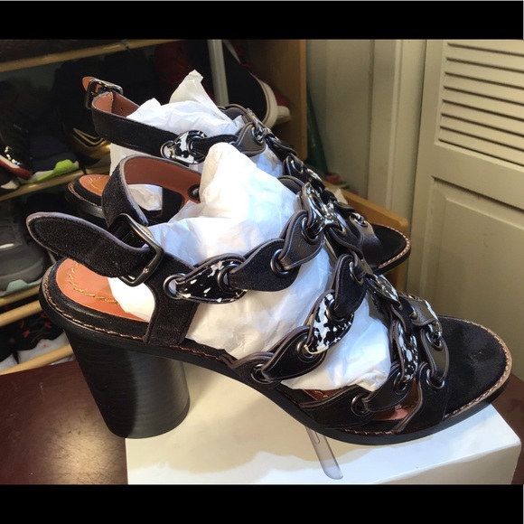 Beautiful Mid Heel Sandal WithCoach Link New without box but come with dust bag - Picture 6 of 16